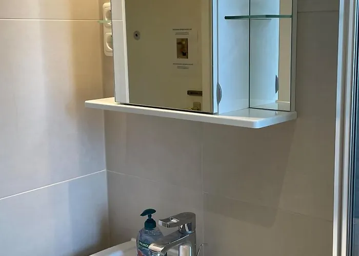 Modern And Cozy In Good Location 公寓